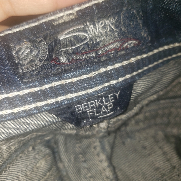 Size 33 x 32 Women's Silver Jeans Berkley Flap - Picture 5 of 8